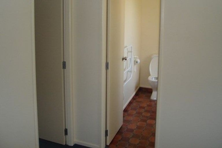 Photo of property in 15 Nobleman Place, Hamilton East, Hamilton, 3216