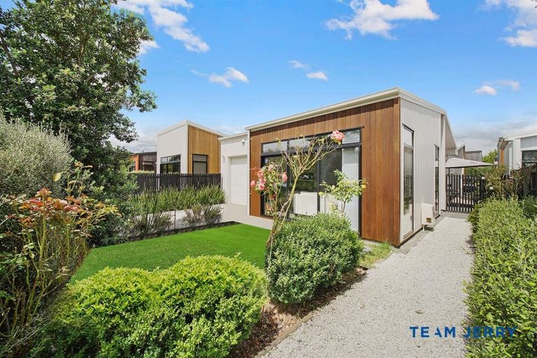Photo of property in 2 Gallantry Crescent, Papakura, 2110