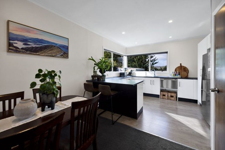 Photo of property in 191 Seaview Road, Westown, New Plymouth, 4310
