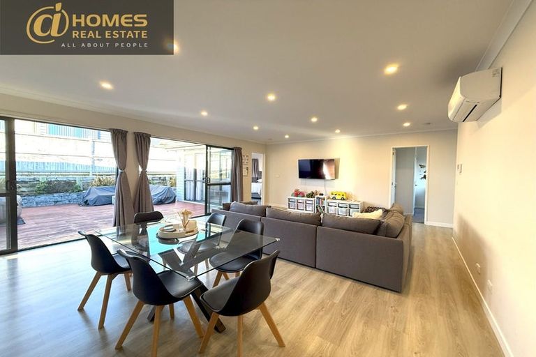 Photo of property in 12 Mamuku Drive, Massey, Auckland, 0614