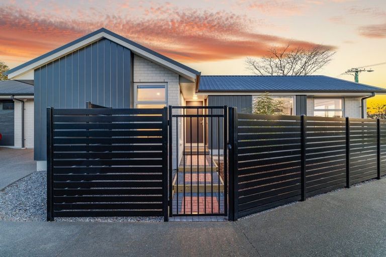 Photo of property in 8a Wychwood Crescent, Bishopdale, Christchurch, 8053