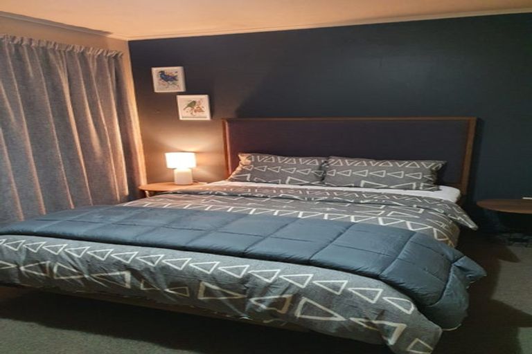 Photo of property in 1/12 Gradwell Place, Two Mile Bay, Taupo, 3330