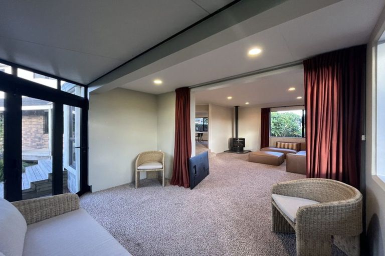 Photo of property in 15 Del Mar Place, Merrilands, New Plymouth, 4312