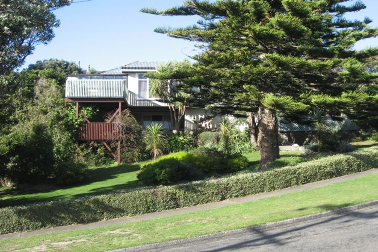 Photo of property in 13 Spur Grove, Titahi Bay, Porirua, 5022