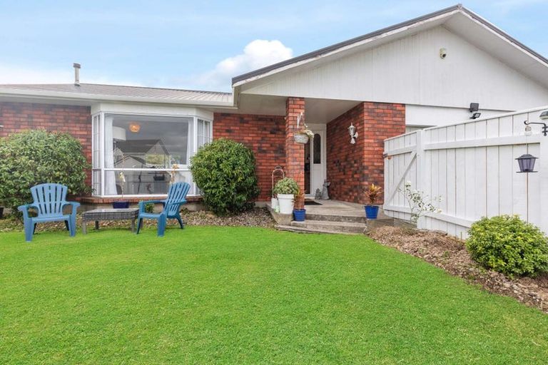 Photo of property in 5 Rosebank Avenue, Kelvin Grove, Palmerston North, 4414