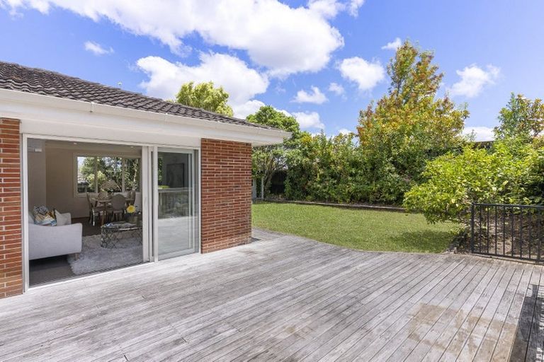 Photo of property in 41 Woodstock Road, Forrest Hill, Auckland, 0620