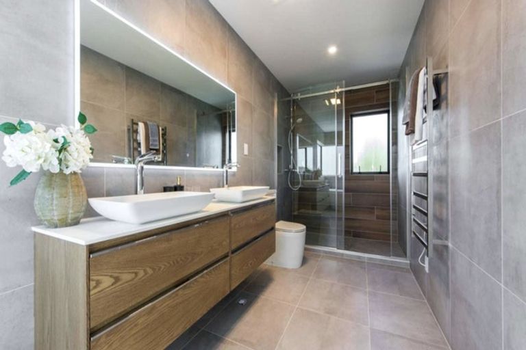Photo of property in 47a Takutai Avenue, Half Moon Bay, Auckland, 2012