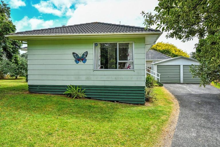 Photo of property in 10 Seaview Rise, Waiuku, 2123