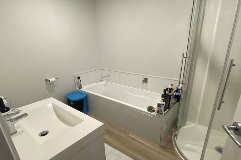 Photo of property in 3b Hillview Crescent, Paparangi, Wellington, 6037