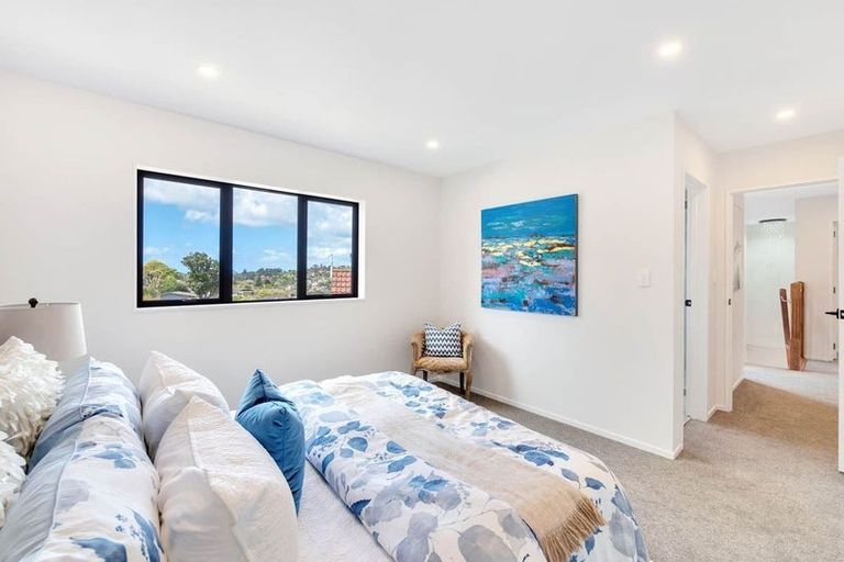 Photo of property in 23a Cottam Grove, Northcross, Auckland, 0632