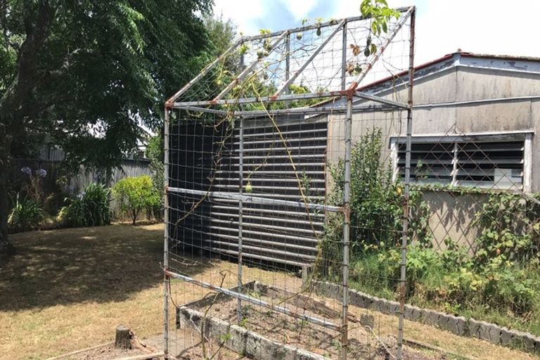 Photo of property in 805 Te Atatu Road, Te Atatu Peninsula, Auckland, 0610