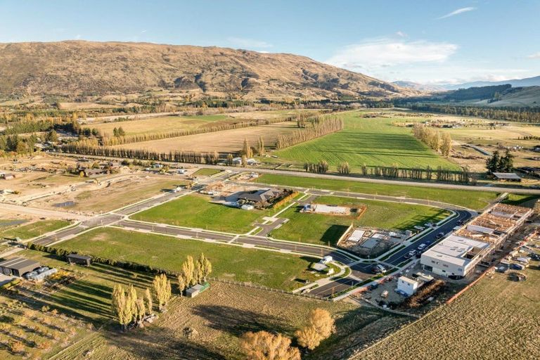 Photo of property in 3 Rubus Street, Wanaka, 9382
