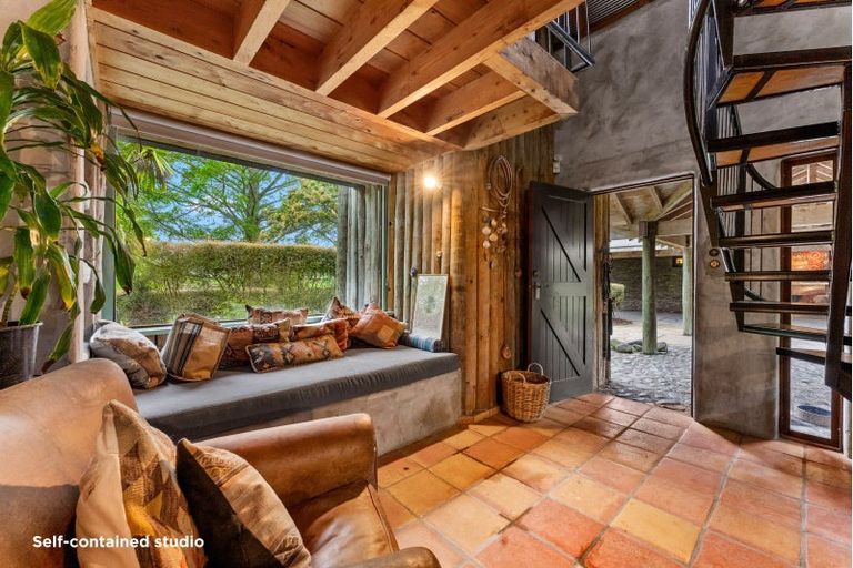 Photo of property in 42 Dysart Lane, Kumeu, 0891