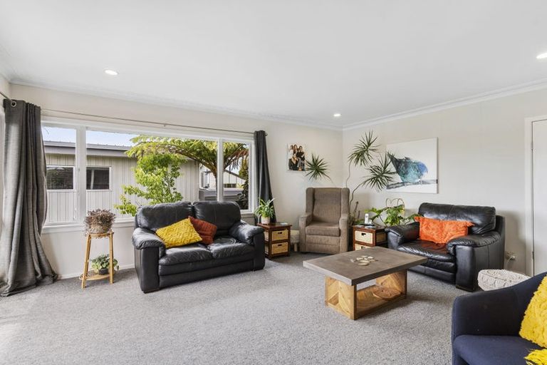 Photo of property in 96 Colwill Road, Massey, Auckland, 0614