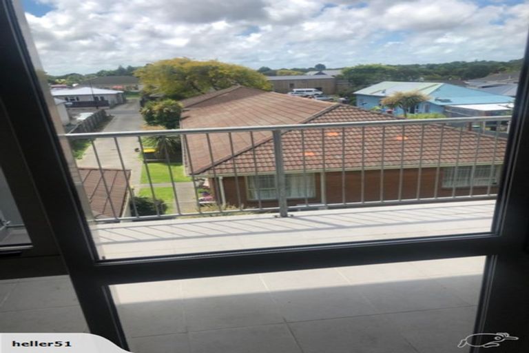 Photo of property in 4/57 Charles Street, Waltham, Christchurch, 8011