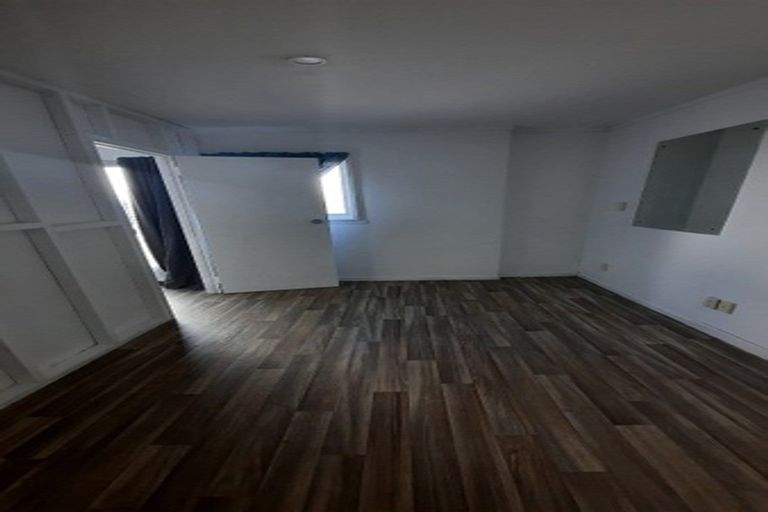 Photo of property in 5 Luxor Place, Massey, Auckland, 0614