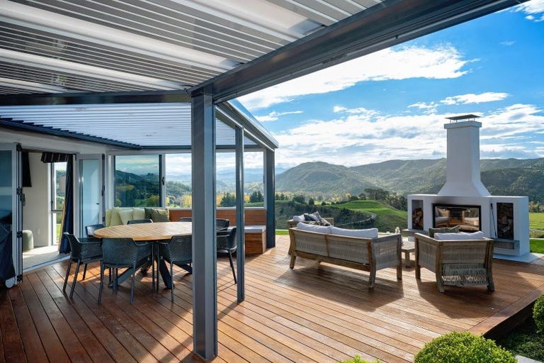 Photo of property in 92 Eskridge Drive, Eskdale, Napier, 4182