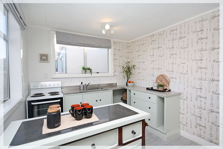 Photo of property in 10 Pratt Avenue, Foxton Beach, Foxton, 4815