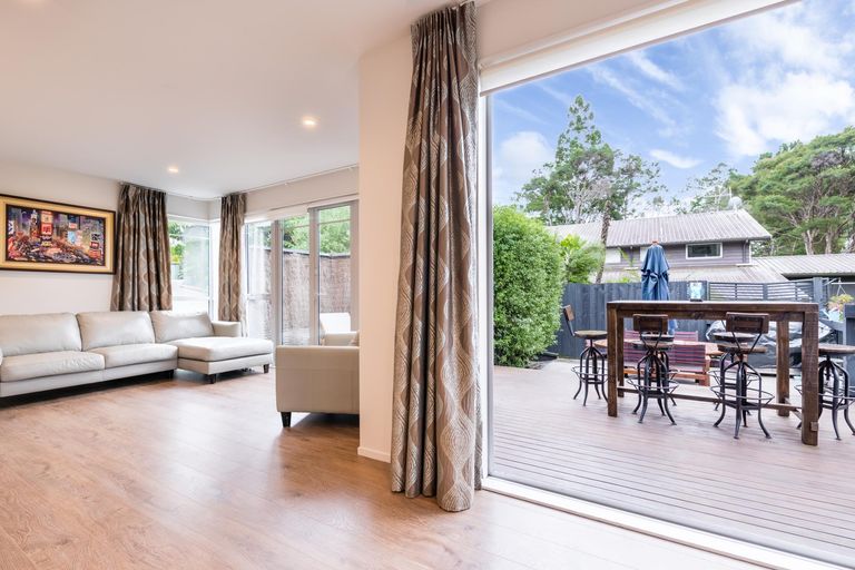 Photo of property in 20e Konini Road, Titirangi, Auckland, 0604