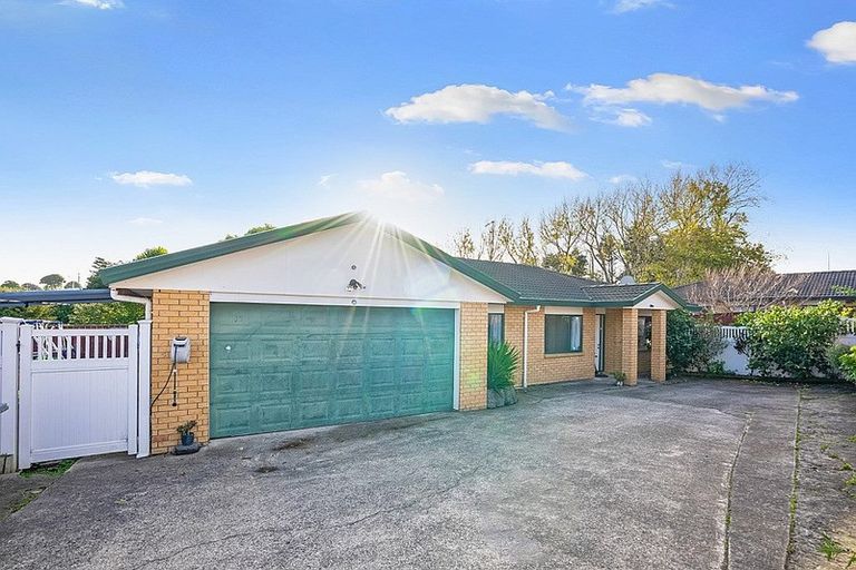 Photo of property in 17 Glenveagh Park Drive, Weymouth, Auckland, 2103