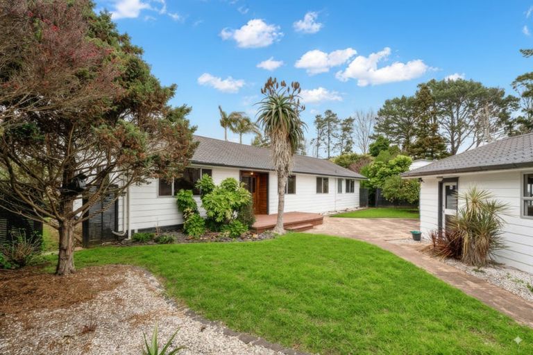 Photo of property in 24 Oakmont Place, Wattle Downs, Auckland, 2103