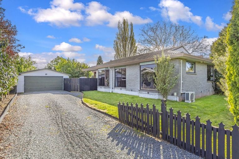 Photo of property in 27 Momorangi Crescent, Redwood, Christchurch, 8051
