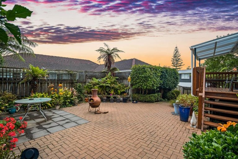 Photo of property in 1 Metric Place, Te Atatu South, Auckland, 0610