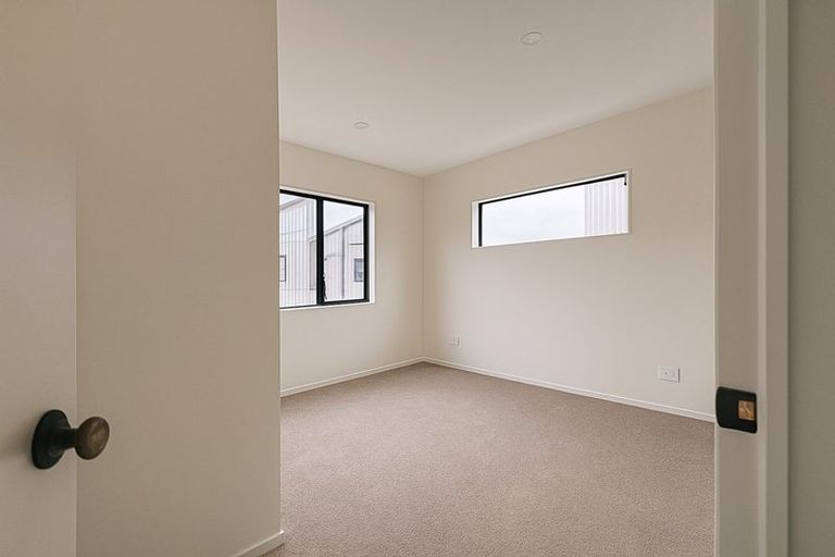 Photo of property in 62b Triangle Road, Massey, Auckland, 0614