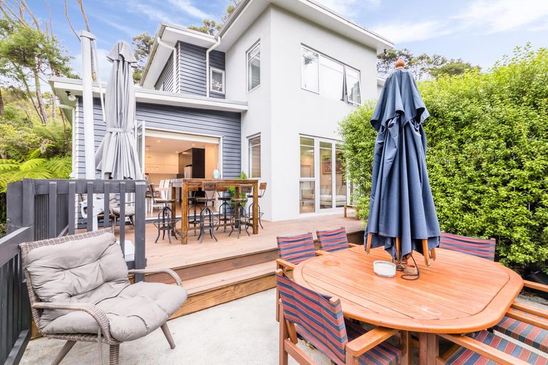 Photo of property in 20e Konini Road, Titirangi, Auckland, 0604