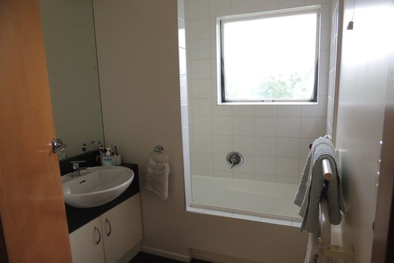 Photo of property in 18 Lavelle Road, Henderson, Auckland, 0612