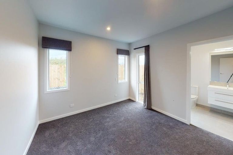 Photo of property in 12 Rangeview Drive, Kelvin Grove, Palmerston North, 4414
