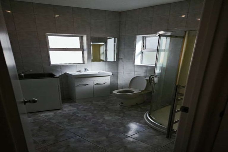 Photo of property in 11 Potter Avenue, Northcote, Auckland, 0627