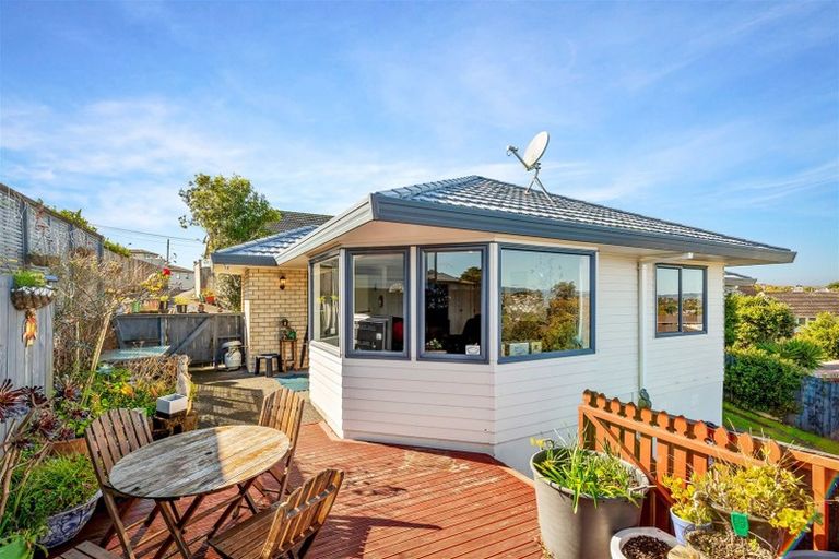 Photo of property in 41a Luckens Road, West Harbour, Auckland, 0618