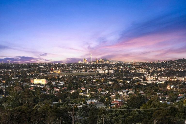 Photo of property in 6 Fairmount Road, Titirangi, Auckland, 0604