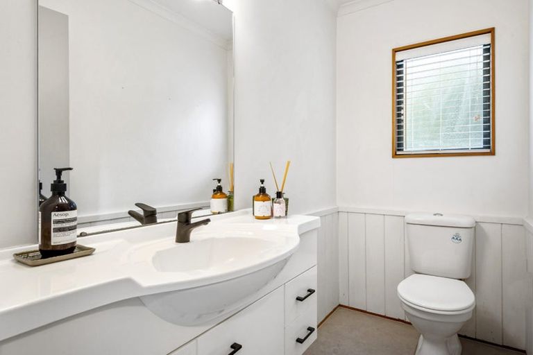 Photo of property in 24a Seaview Avenue, Northcote, Auckland, 0627