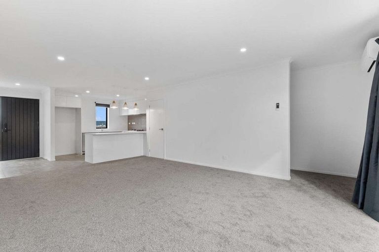 Photo of property in 1 Kaimai Avenue, Massey, 0614