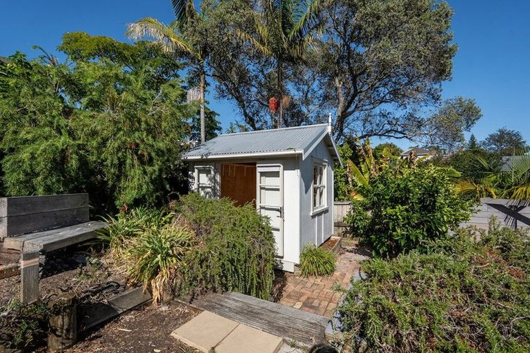 Photo of property in 27 Hastings Parade, Devonport, Auckland, 0624