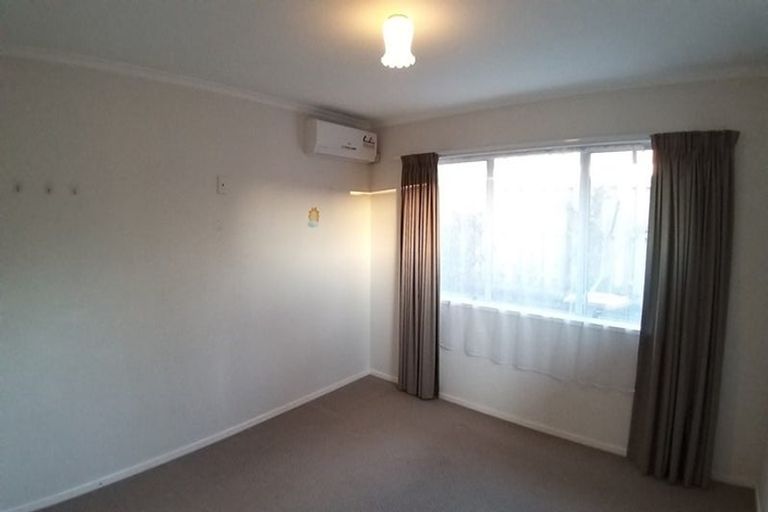 Photo of property in 2/18 Carriage Close, Northpark, Auckland, 2013