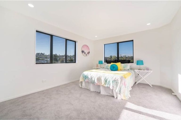 Photo of property in 5 Liban Place, Massey, Auckland, 0614