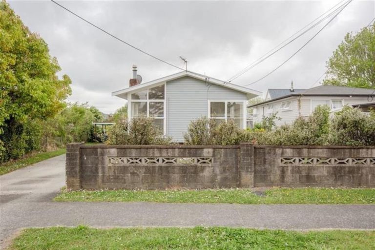 Photo of property in 28 Larnoch Road, Henderson, Auckland, 0610