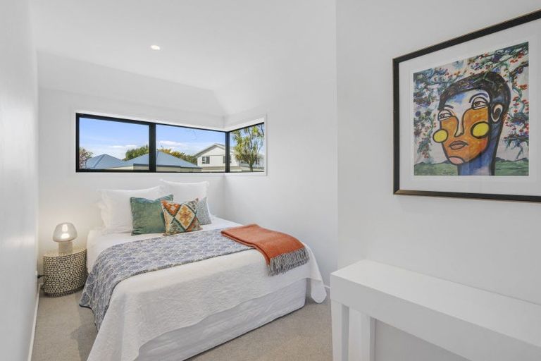 Photo of property in 17 Kingham Place, Avonhead, Christchurch, 8042