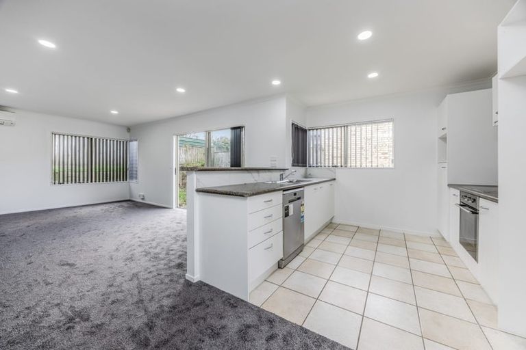 Photo of property in 9 Ashmere Lane, Weymouth, Auckland, 2103