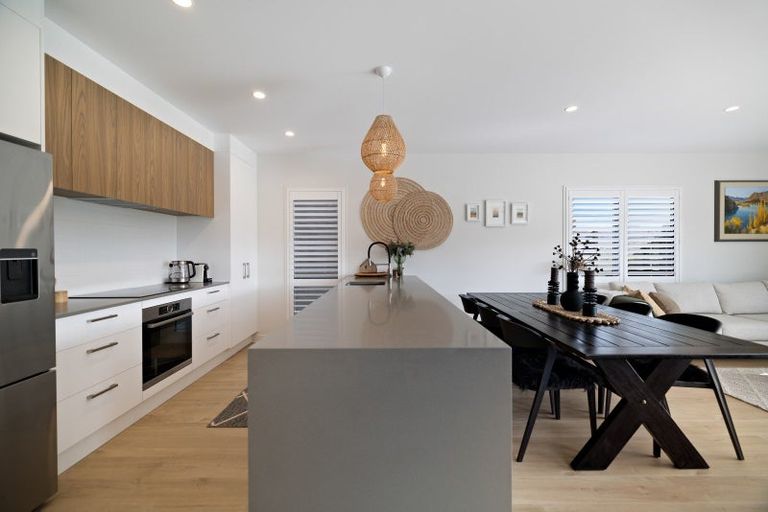 Photo of property in 13 Mcgibbon Lane, Jacks Point, 9371