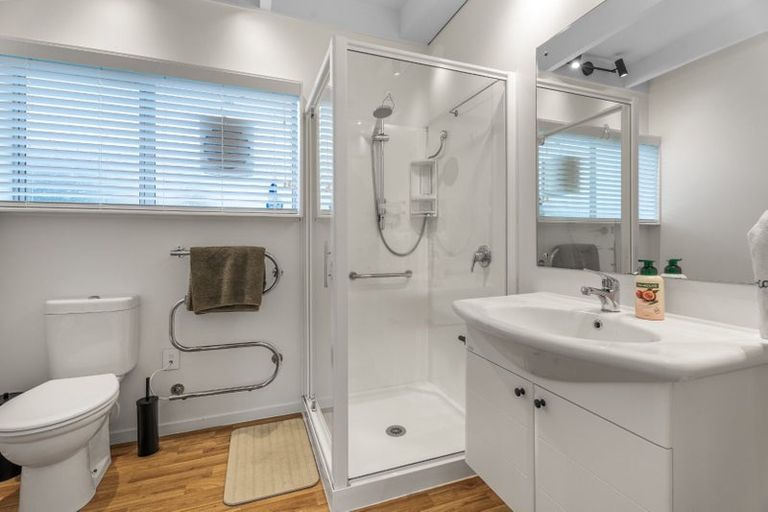Photo of property in 1/2 Edwards Avenue, Henderson, Auckland, 0610