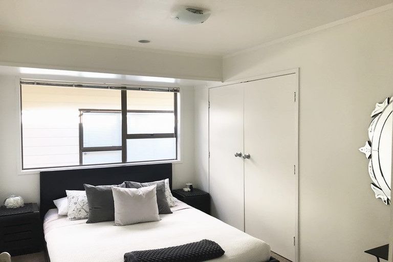 Photo of property in 1b Burford Place, Mellons Bay, Auckland, 2014