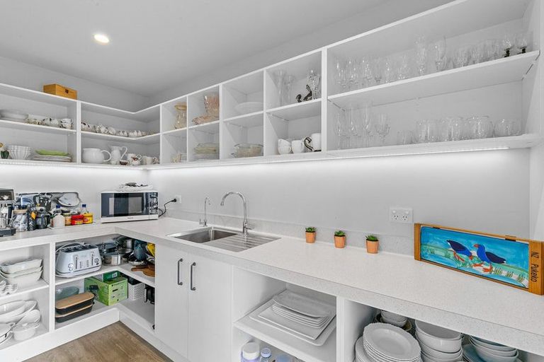 Photo of property in 76 Pohutukawa Drive, Levin, 5571