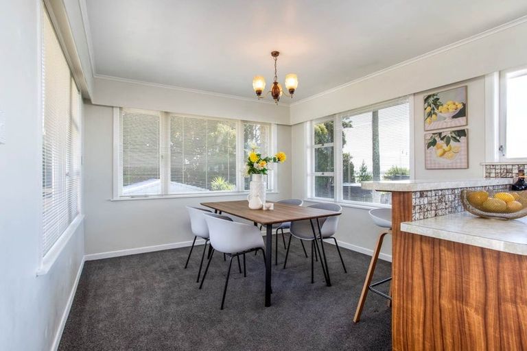 Photo of property in 10 Covil Avenue, Te Atatu South, Auckland, 0610