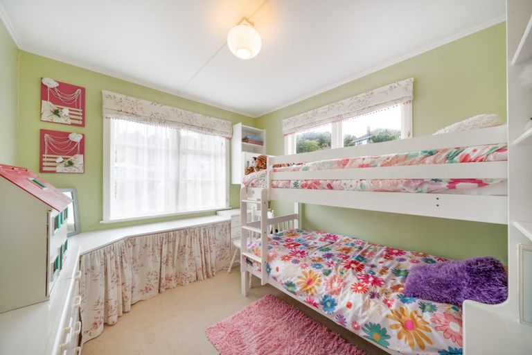 Photo of property in 64 Taylor Terrace, Tawa, Wellington, 5028