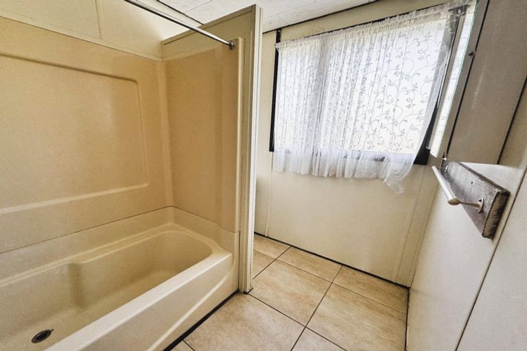 Photo of property in 49a Rua Road, Glen Eden, Auckland, 0602