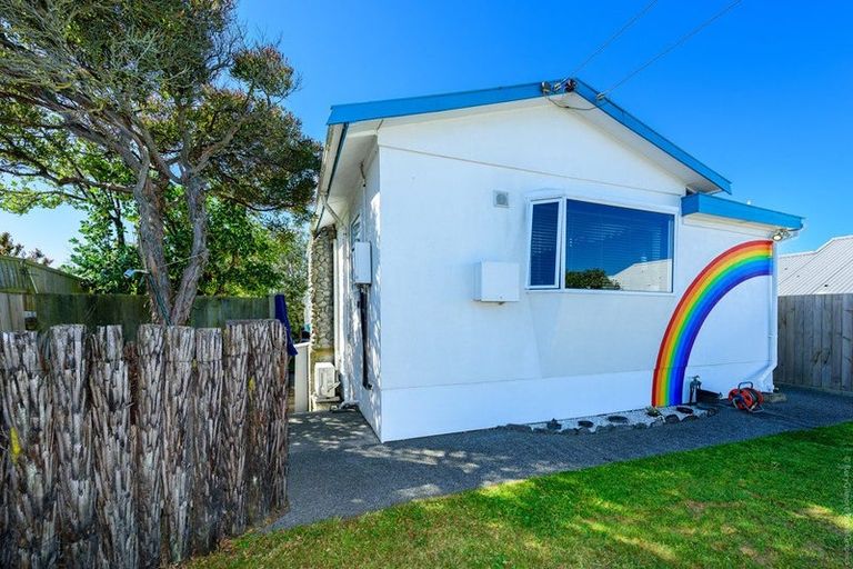 Photo of property in 16 Tovey Street, New Brighton, Christchurch, 8061